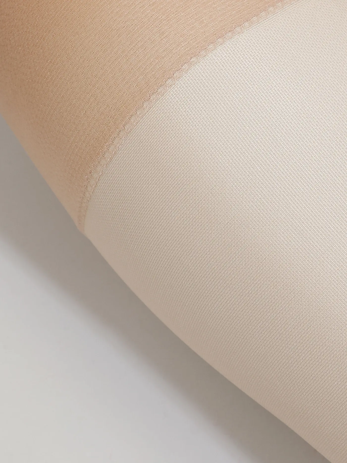 ITEM M6 | Kniestrümpfe INVISIBLE 15 Den ivory | 